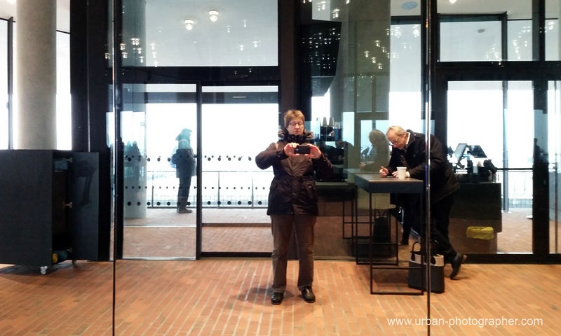 Eröffnung der Elbphilharmonie und jugendliche Obdachlose in Hamburg. 2016